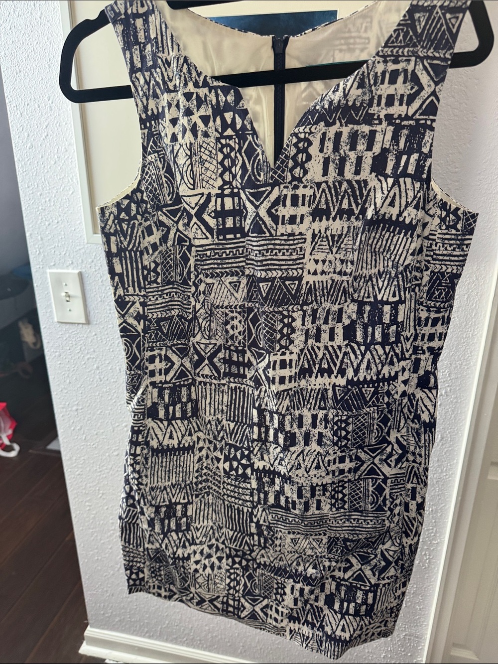 Tori Richard Black & Cream Patterned Sleeveless Sheath Dress